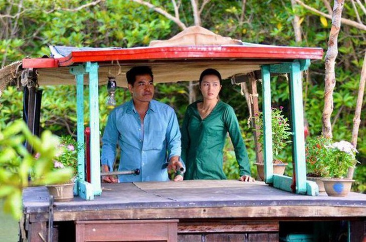 Cảnh trong phim Cơn giông chuyển thể từ tiểu thuyết cùng tên của nhà văn Lê Văn Thảo.